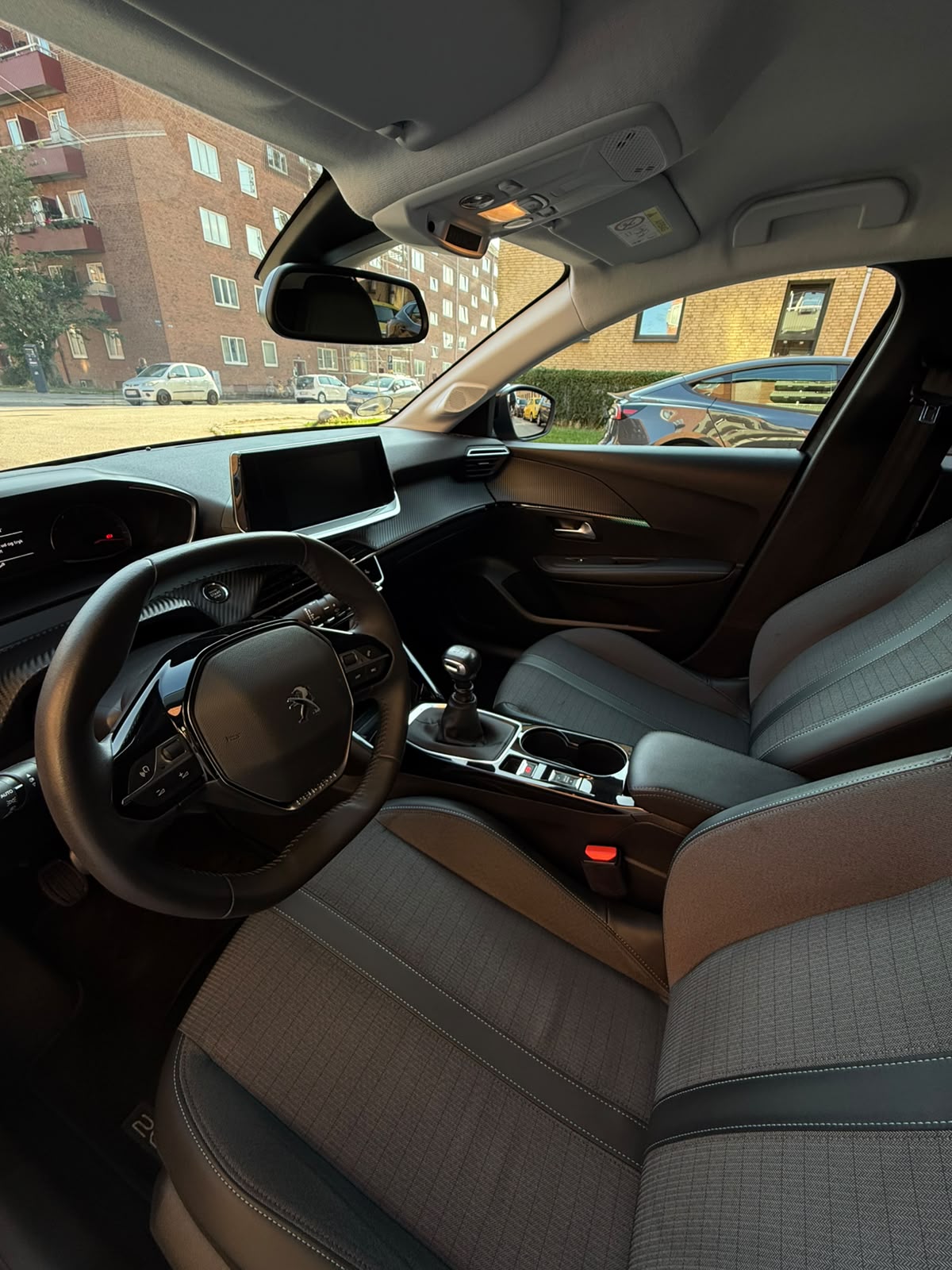 Peugeot 208 1.2 PureTech 100 hk 5d til salg hos Nabilli